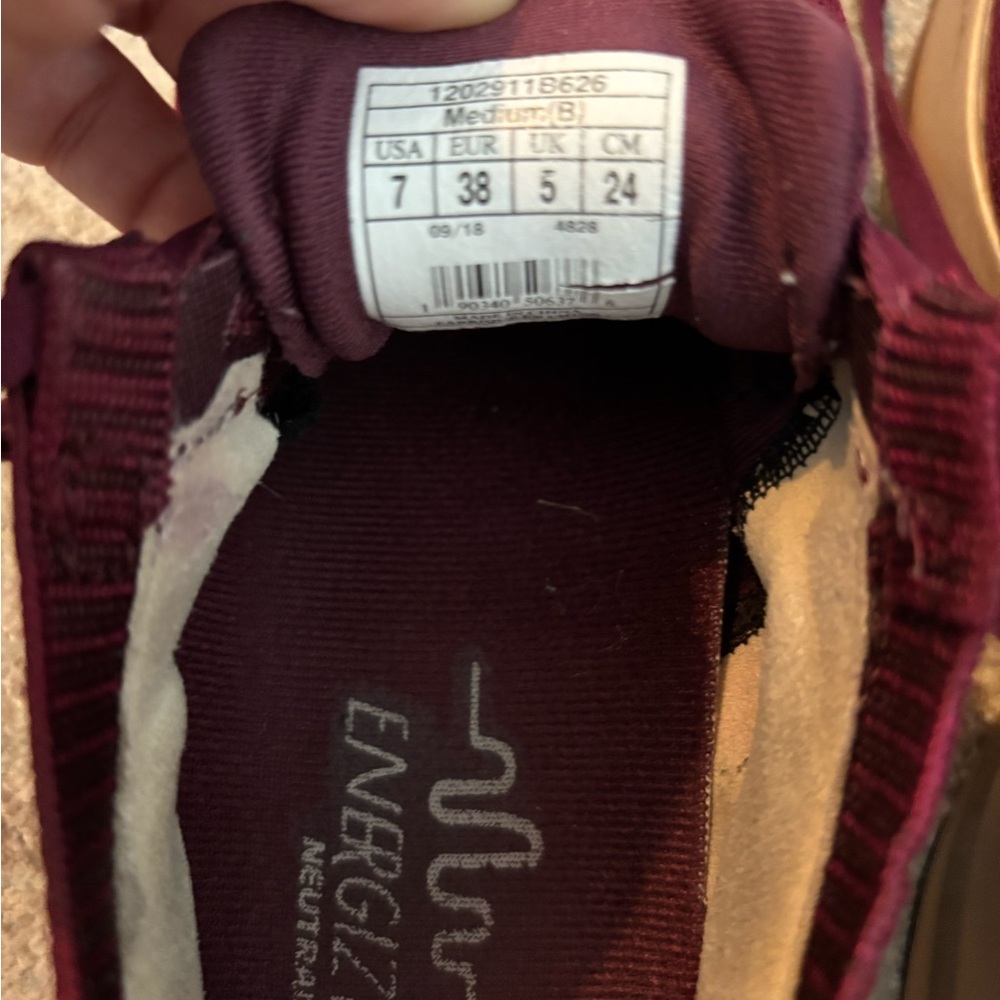 Brooks Women's Athletic Shoes - Burgundy
